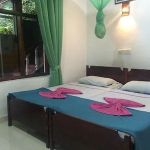 https://green-woods.kandyhotelsnow.com